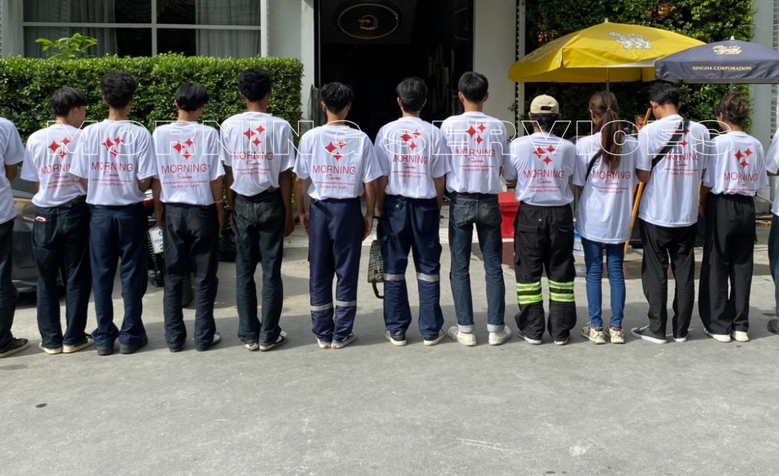 ทีมงาน Morning Services ใส่ยูนิฟอร์มพร้อมเข้างาน